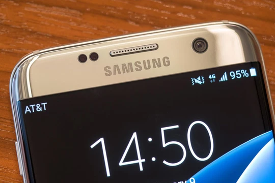 Cận cảnh từng chi tiết của Samsung Galaxy S7 Edge