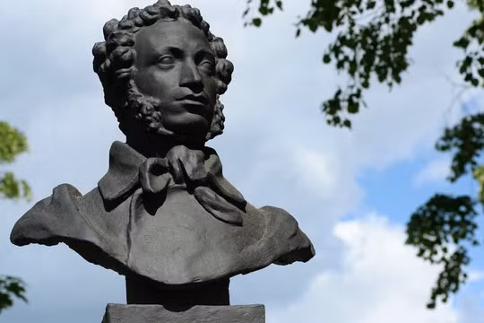 Con chó phát hiện tập thơ cổ có bút tích của Pushkin