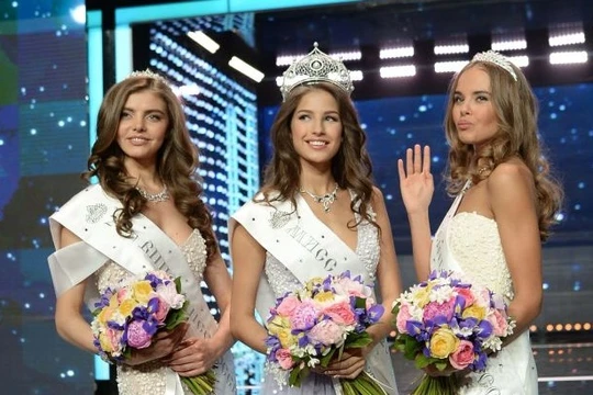 Vẻ đẹp trong sáng của Hoa hậu Nga 2016