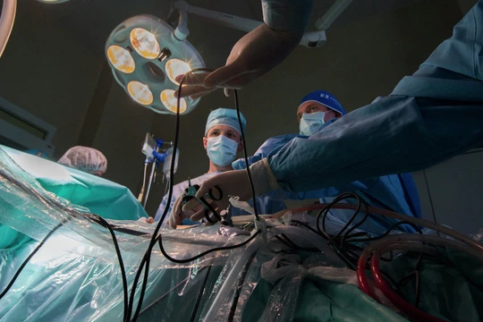 Сác nhà khoa học Nga tham gia chuẩn bị việc cấy ghép đầu 