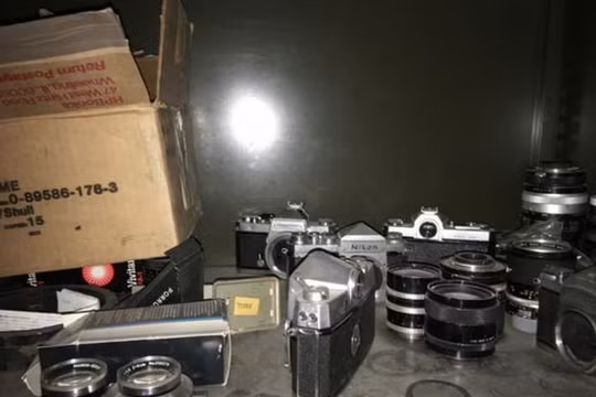 Kho báu máy ảnh cổ được tìm thấy dưới tòa soạn báo