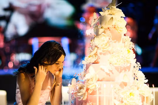 Cận cảnh chiếc bánh sinh nhật tuyệt đẹp được dành cho thiếu nữ nhà giàu.