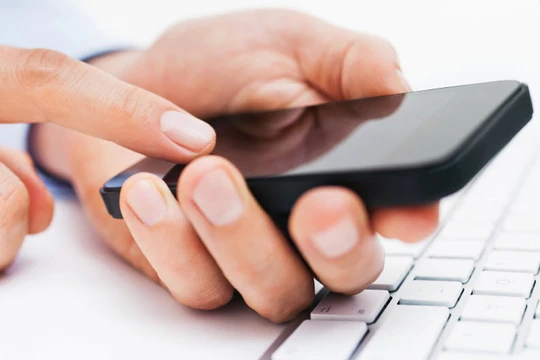 Bị chồng bỏ vài giờ sau đám cưới vì nhắn tin quá nhiều