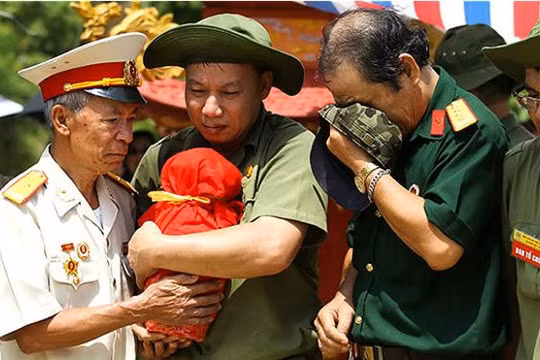 Hài cốt liệt sỹ Việt Nam ở mặt trận Vị Xuyên (Hà Giang) được thu thập sau trên dưới ba thập niên kết thúc chiến tranh biên giới Việt - Trung.