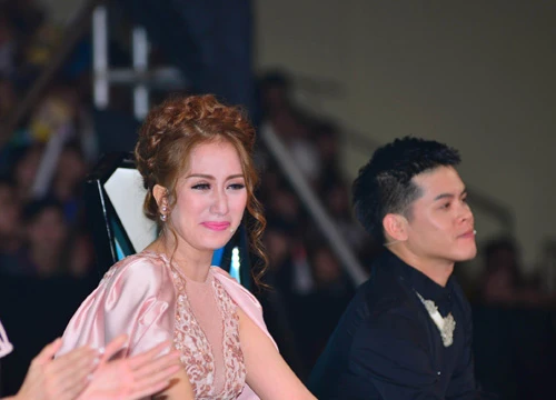 Video: Khánh Thi nức nở nói về chuyện tình cũ với Chí Anh