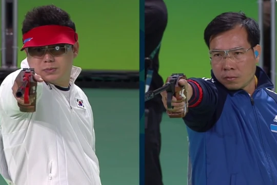 Với 191,3 điểm Hoàng Xuân Vinh đã có thêm chiếc huy chương bạc quí giá tại vòng chung kết 50 m súng ngắn bắn chậm nam.