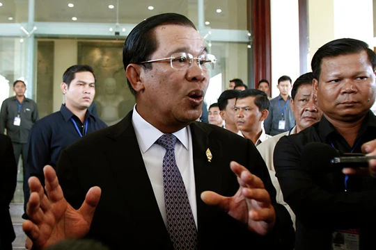 Thủ tướng Campuchia bị buộc tội mua “like” trên Facebook