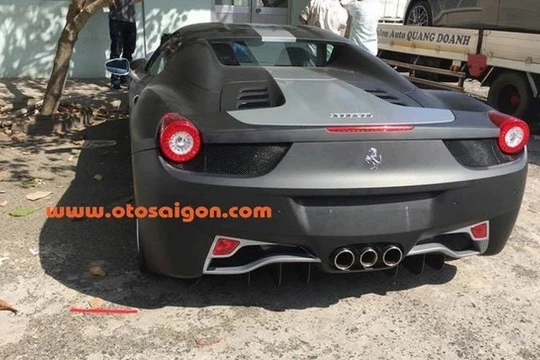 Đại gia Trung Nguyên gây choáng với "của độc" Ferrari 458 Spider