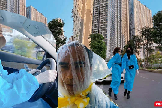 Nhiều sao Việt xuất hiện với trang phục “kỳ quặc” chống COVID-19 (Ảnh: FBNV, Hòa Bình ghép)