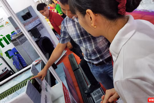 Triển lãm Quốc tế Vietbuild 2020 đang diễn ra với chủ đề “Xây dựng - Vật liệu xây dựng - Bất động sản & trang trí nội ngoại thất” (Ảnh: Hòa Bình) 