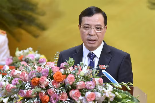 Ông Lại Thế Nguyên - Trưởng Ban Tổ chức Tỉnh ủy Thanh Hóa báo cáo Đề án nhân sự BCH Đảng bộ tỉnh khóa XIX, nhiệm kỳ 2020-2025 (Ảnh: Đ.Trung)