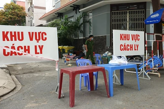 Khu vực đang phong tỏa tại phường Hòa Thạnh, quận Tân Phú (Ảnh: Nguyễn Tân) 