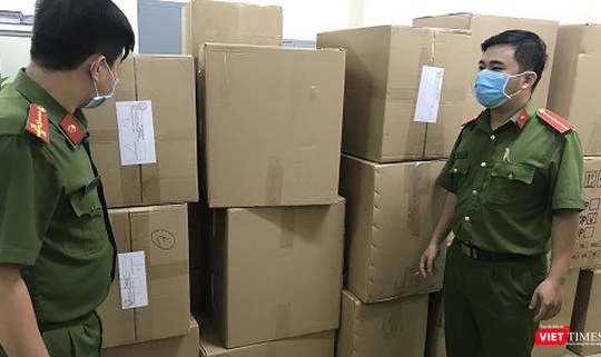 Cơ quan Công an thu giữ tang vật đầu cơ khẩu trang bán sang Malaysia (Ảnh: CA TP.HCM cung cấp)