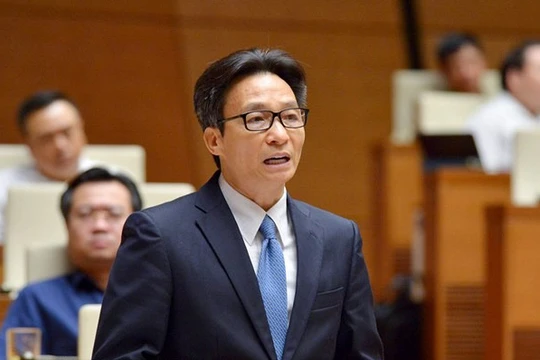 Phó Thủ tướng Vũ Đức Đam cho biết có bệnh nhân phản ánh về hiện tượng tiêu cực, móc nối giữa bác sĩ và trình dược viên (Ảnh: Thông tin Chính phủ)