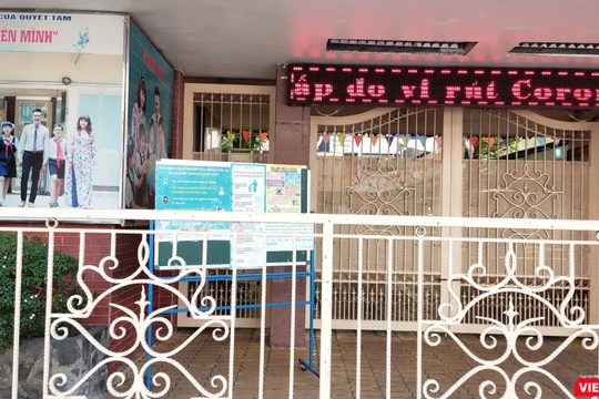 Trường tiểu học Lương Định Của (Quận 3) cho học sinh nghỉ hết ngày 16/2 phòng chống virus Corona (Ảnh: Hòa Bình) 