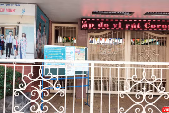 Trường tiểu học Lương Định Của (Quận 3) cho học sinh nghỉ hết ngày 16/2 phòng chống virus Corona (Ảnh: Hòa Bình) 