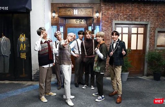 Nhóm nhạc hàng đầu Hàn Quốc BTS gây “sốt” với “Bước vào cửa hiệu nhiệm màu” (Into the Magic shop) (Ảnh trên trang của nhóm BTS).