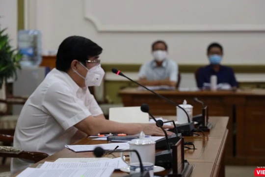 Chủ tịch UBND TPHCM Nguyễn Thành Phong tại cuộc họp Ban chỉ đạo phòng, chống COVID-19 (Ảnh: TTBC)