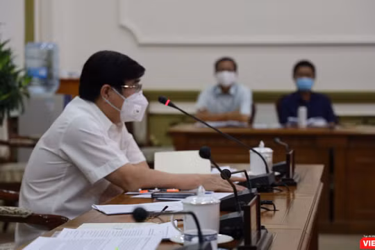 Chủ tịch UBND TPHCM Nguyễn Thành Phong tại cuộc họp Ban chỉ đạo phòng, chống COVID-19 (Ảnh: TTBC) 