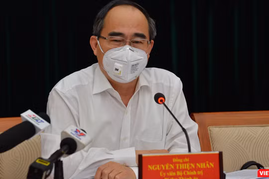 Bí thư Thành ủy Nguyễn Thiện Nhân yêu cầu hỗ trợ gấp, cứu doanh nghiệp khỏi bị phá sản (Ảnh: TTBC) 