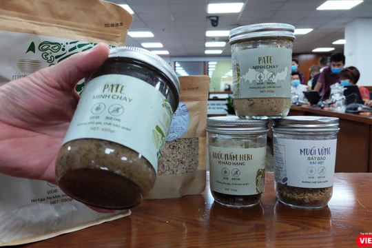 Sản phẩm của thương hiệu Minh Chay bị Ban Quản lý An toàn thực phẩm TP.HCM thu hồi (Ảnh: Hòa Bình) 