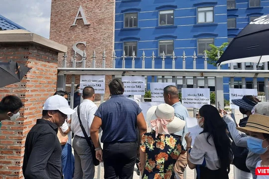 Sở GD&ĐT có biện pháp gì khi phụ huynh quá khích tiếp tục đi kiện dù năm học đã tiếp tục (Ảnh: PH) 