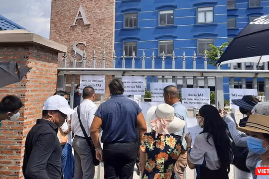 Sở GD&ĐT có biện pháp gì khi phụ huynh quá khích tiếp tục đi kiện dù năm học đã tiếp tục (Ảnh: PH) 