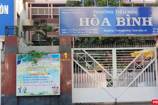 Trường tiểu học Hòa Bình (Quận 1) đang đóng cửa trường, cho học sinh nghỉ để thực hiện vệ sinh, sát khuẩn (Ảnh: Hòa Bình) 