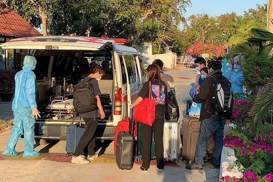 Đón người đi cách ly ở resort, khách sạn 5 sao (Ảnh: Phạm Nguyễn) 