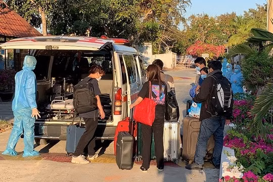 Đón người đi cách ly ở resort, khách sạn 5 sao (Ảnh: Phạm Nguyễn) 