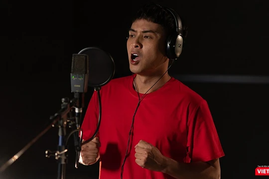 Hồ Quang Hiếu và 19 nghệ sĩ cùng xuất hiện trong MV "Việt Nam sẽ chiến thắng" (Ảnh: NVCC) 