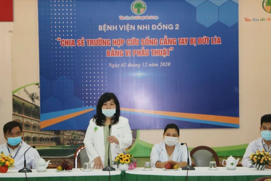 BS.CKII Lê Thị Minh Hồng, Phó giám đốc BV Nhi Đồng 2 phát biểu tại buổi họp báo sáng 2/12 - Ảnh: Hải Linh