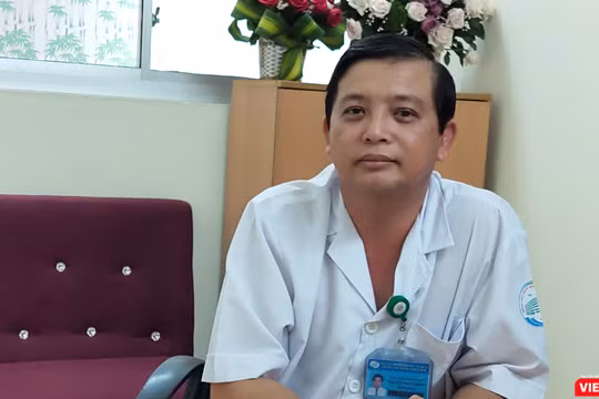 Bác sĩ Nguyễn Thanh Phong - Trưởng khoa Nhiễm D - BV Nhiệt đới, TP.HCM (Ảnh: Hòa Bình) 