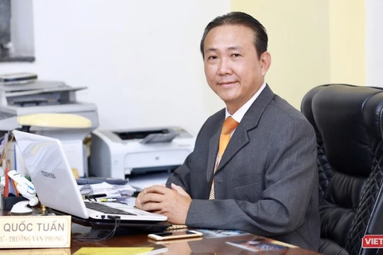 Luật sư Bùi Quốc Tuấn (Đoàn Luật sư TP.HCM) trao đổi về trách nhiệm của DN khi có nhiều khách hàng ngộ độc (Ảnh: HB) 