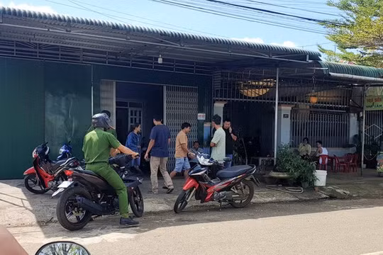 Cơ quan công an đến bảo vệ hiện trường nơi xảy ra vụ việc đau lòng (Ảnh: Trùng Dương)