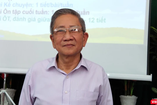 GS Nguyễn Minh Thuyết có buổi trao đổi với 220 giáo viên đến từ nhiều trường tại TP.HCM về bộ sách Cánh diều (Ảnh: Hòa Bình) 