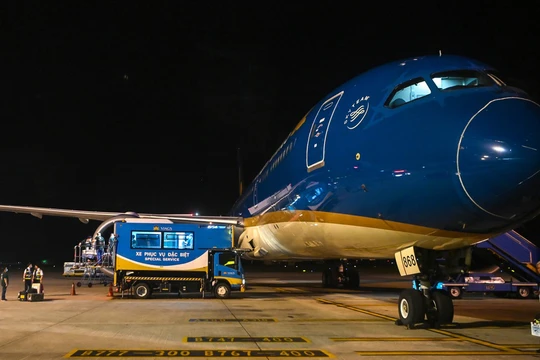 Phi công người Anh hồi hương trên dòng máy bay hiện đại nhất của hãng Boeing mà mình từng cầm lái. Ảnh: Zing