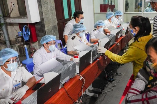 Từ hôm nay 23/4, TP.HCM ngừng lấy mẫu xét nghiệm COVID-19 tại nhà ga, sân bay (Ảnh: Chí Bình) 