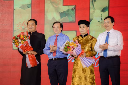 Tạ Quang Đông – Thứ trưởng Bộ văn hóa Thể thao & Du lịch tham dự khai mạc Lễ hội Tết Việt 