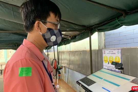 Ki ốt khai báo y tế tại cổng BV Nguyễn Tri Phương (Ảnh: SYT) 