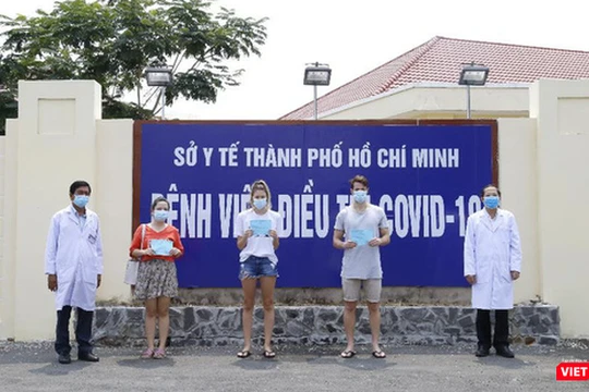 BV điều trị COVID-19 Cần Giờ chia tay các bệnh nhân xuất viện (Ảnh- BVCC)