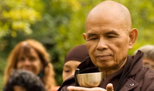 Thiền sư Thích Nhất Hạnh cần mẫn gieo yêu thương (Ảnh: PNC cung cấp). 