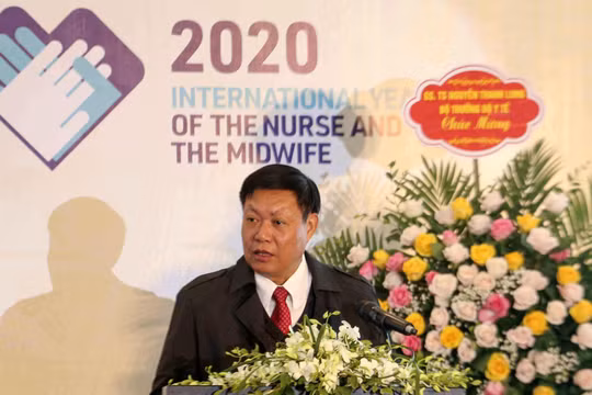 Thứ trưởng Bộ Y tế Đỗ Xuân Tuyên phát biểu tại Hội thảo khoa học về điều dưỡng (Ảnh: Thanh Hằng) 