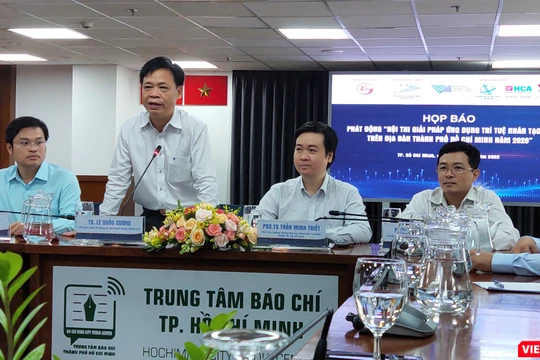 Ông Lê Quốc Cường – Phó Giám đốc Sở Thông tin và Truyền thông phát biểu tại họp báo sáng 25/6, khởi động Hội thi trí tuệ nhân tạo, thúc đẩy hệ sinh thái AI (Ảnh: Hòa Bình) 