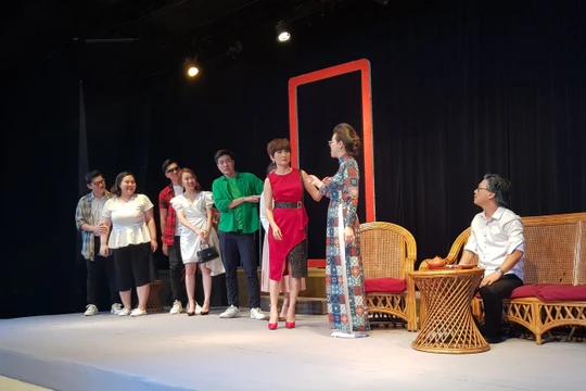 Các nghệ sĩ mang tới mùa kịch Tết vở diễn "Giao kèo sống thật" 