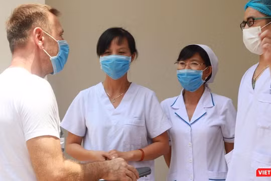 TP.HCM có 2 bệnh nhân bị dương tính trở lại sau khi được tạm biệt bác sĩ tại BV Dã chiến Củ Chi (Ảnh: Đình Nguyên) 