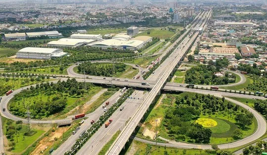  Hạ tầng giao thông tại khu vực quận 2, quận 9 tiếp tục được tập trung đầu tư trong thời gian tới. Ảnh: Hoàng Hùng 