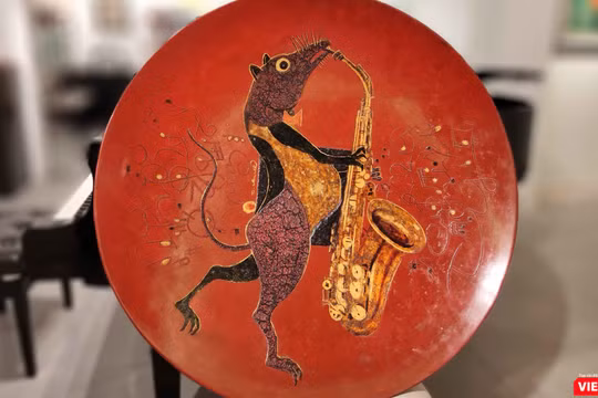 Tranh chuột chất liệu sơn mài trưng bày trong "Tháng trưng bày tranh Tết Canh Tý" 