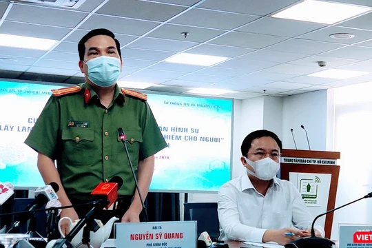 Đại tá Nguyễn Sỹ Quang Phó GĐ Công an TPHCM tại cuộc họp báo khẩn, cung cấp thông tin khởi tố vụ án hình sự “Lây lan dịch bệnh truyền nhiễm nguy hiểm cho người” (Ảnh: Hoà Bình)