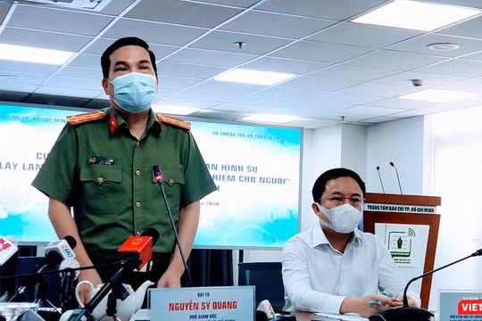 Đại tá Nguyễn Sỹ Quang Phó GĐ Công an TPHCM tại cuộc họp báo khẩn, cung cấp thông tin khởi tố vụ án hình sự “Lây lan dịch bệnh truyền nhiễm nguy hiểm cho người” (Ảnh: Hoà Bình)